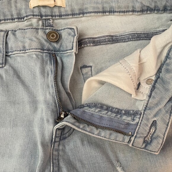 Forever 21 | Light Wash Distressed Jeans | Size 30 - Picture 7 of 7